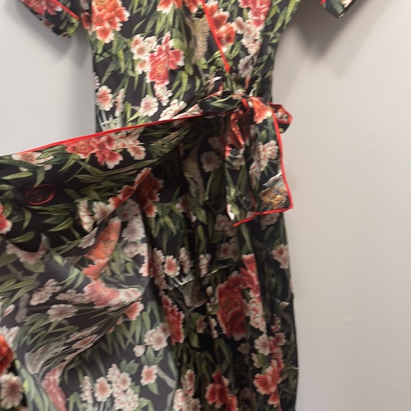 We are HAH Dress Womens Small wrap around Perfectly Tailored MIDI Dress Floral - Picture 11 of 12